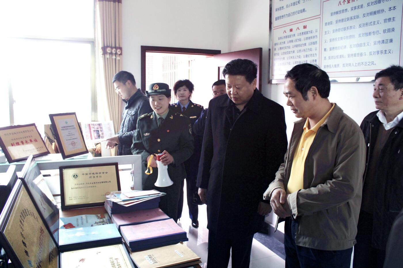 2011年3月，國家工商局總局個(gè)體司司長李玉家受中央組織部委托視察公司黨建工作.JPG