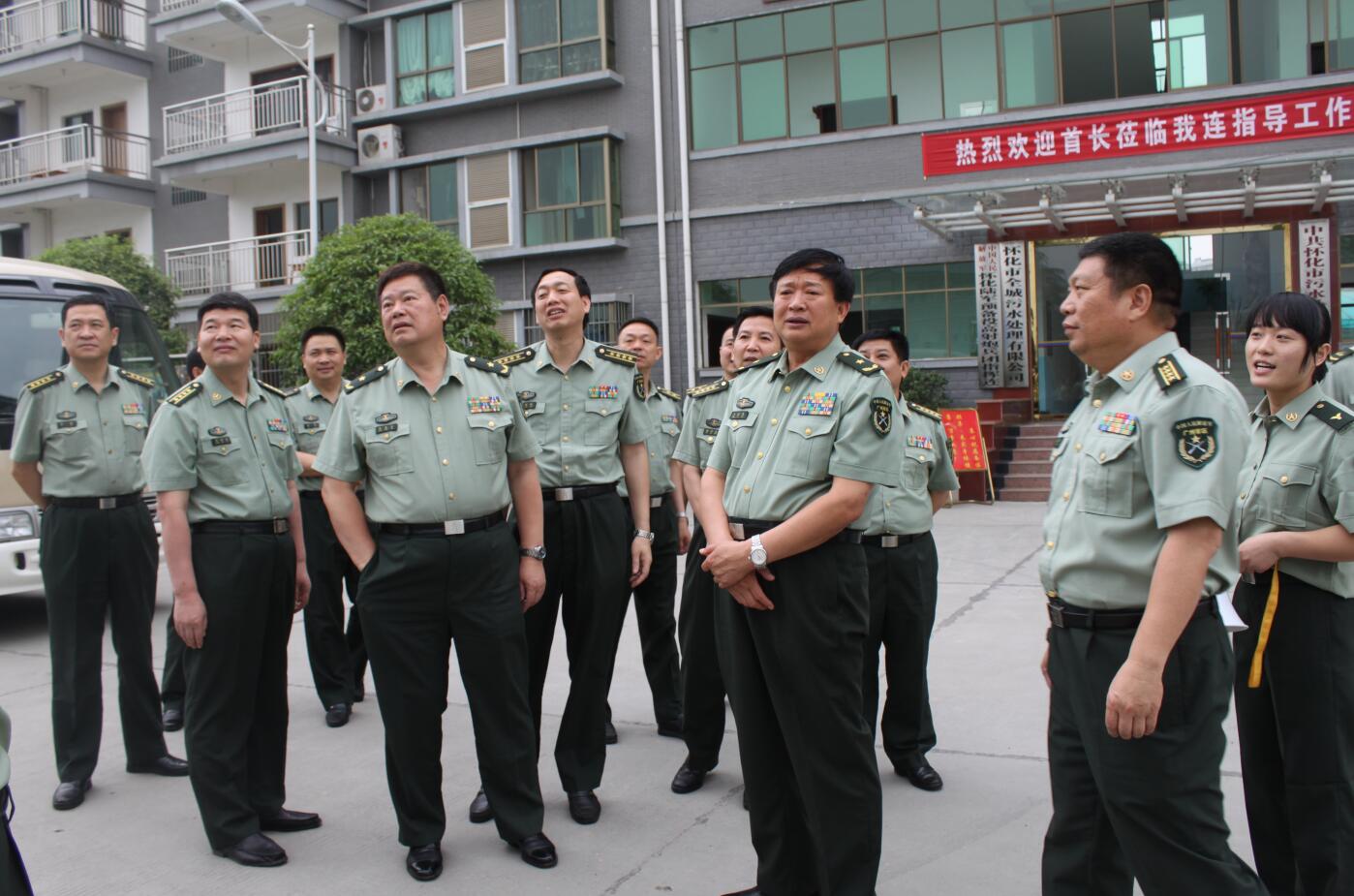 2011年5月，廣州軍區(qū)副司令員王治民將軍視察預(yù)備役建設(shè).JPG