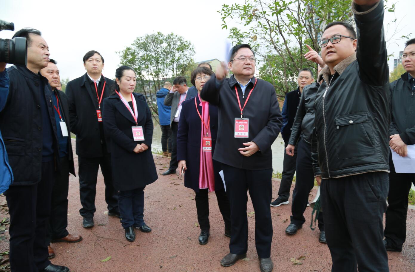 2018年11月，市政協(xié)主席李軍察看污水處理管網(wǎng).JPG